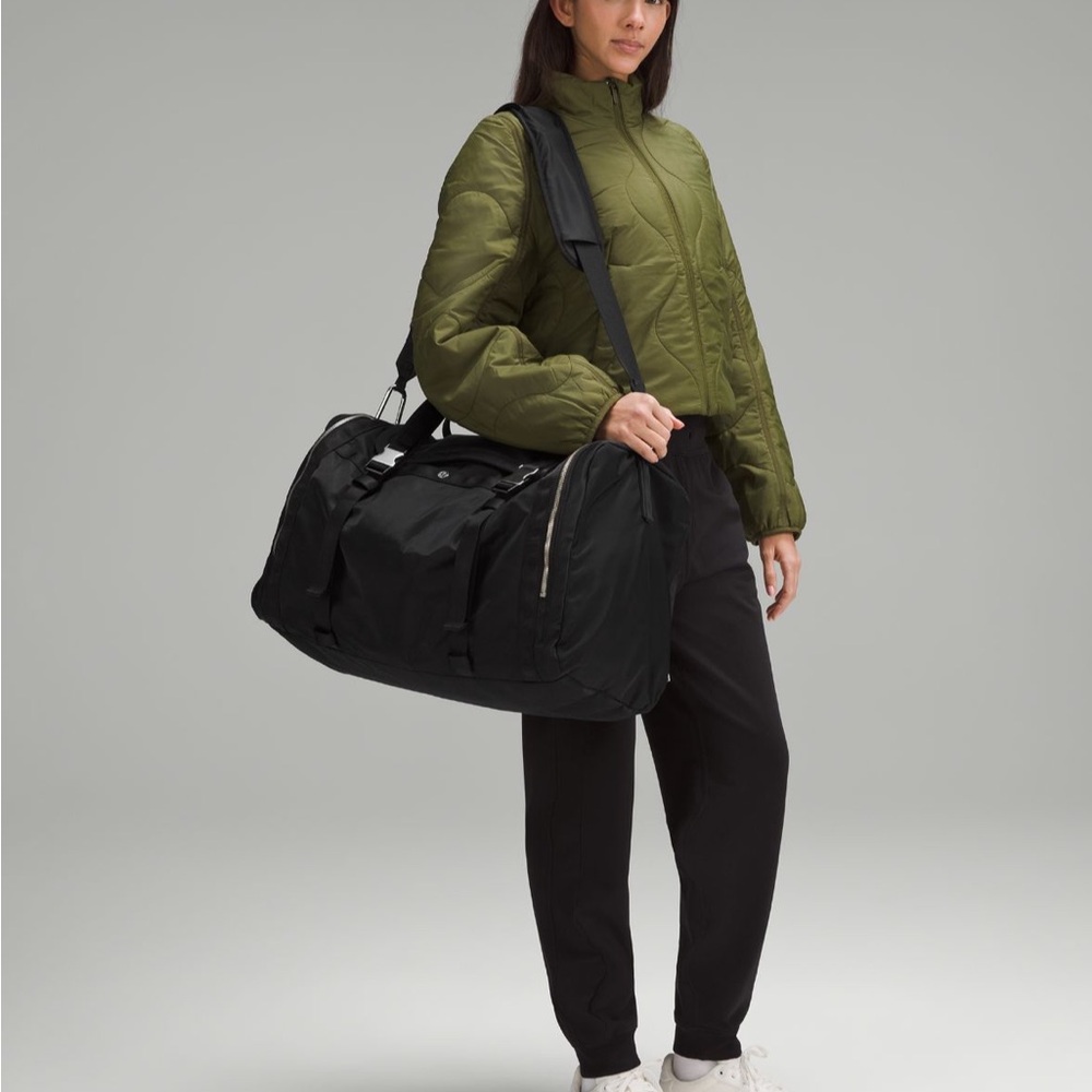 Lululemon wanderlust weekender bag 48L